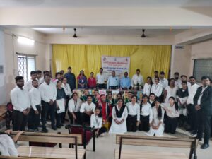 महाविद्यालय के छात्र छात्राएं 